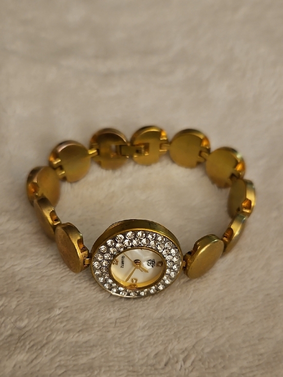 Vtg ELIZABETH TAYLOR Crytal Matte Brass Circle Analog Watch main image 8